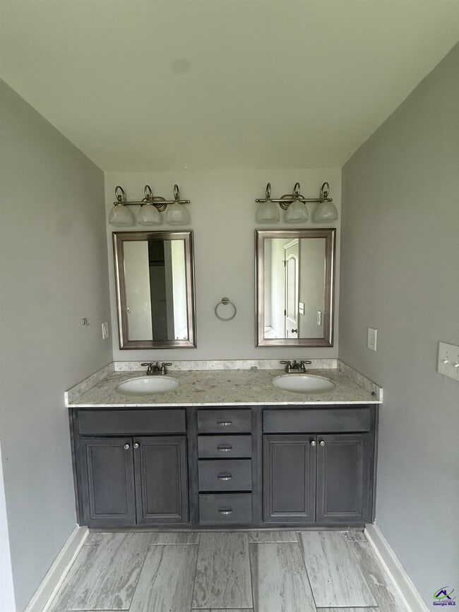 Building Photo - 120 Worchester Cir