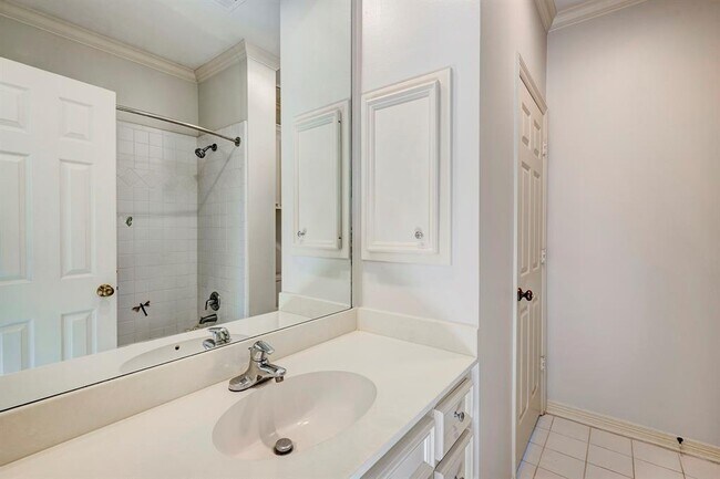 Building Photo - 2709 Wroxton Rd