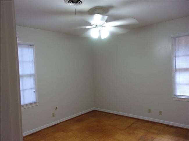Building Photo - 408 N University Blvd