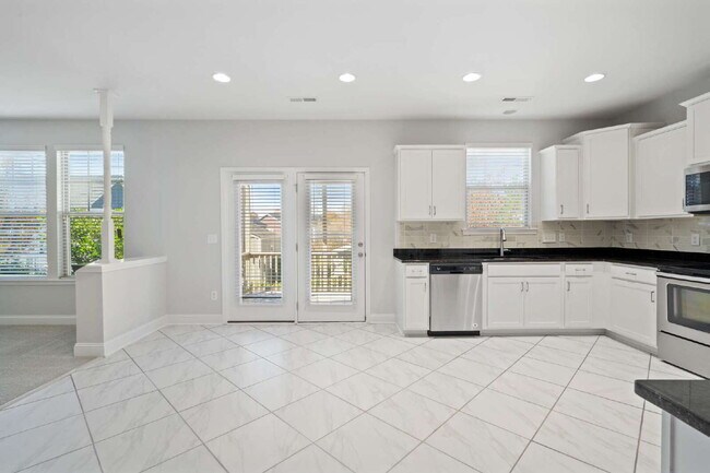 Building Photo - Welcome Home: Spacious 3-Bedroom Retreat i...