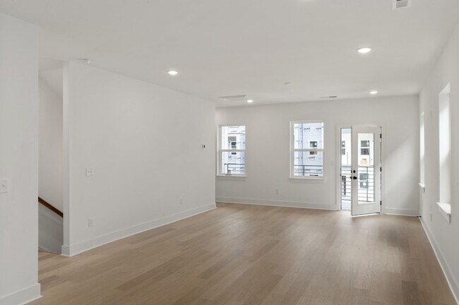 Building Photo - 550 Markham St