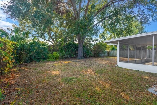 Building Photo - 3Br 2BA Home in Brandon, FL - New Paint and Carpet