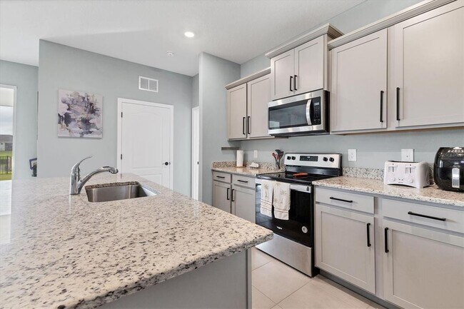 Building Photo - 5733 Silver Palm Blvd