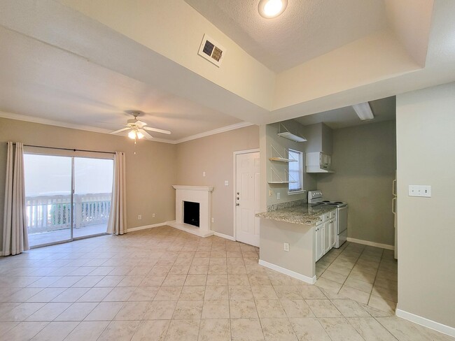 Building Photo - Prime Location in West University Area! First floor unit with open floor plan, tile floors throug...