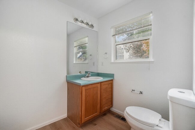 Building Photo - Great Townhome in Fort Collins