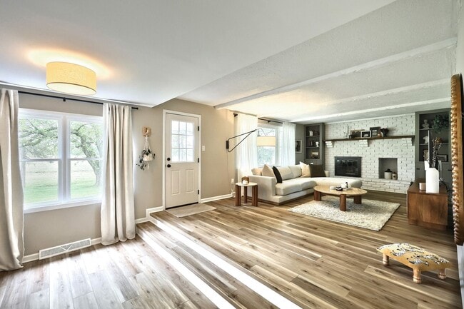 Building Photo - Beautiful Full Home in York