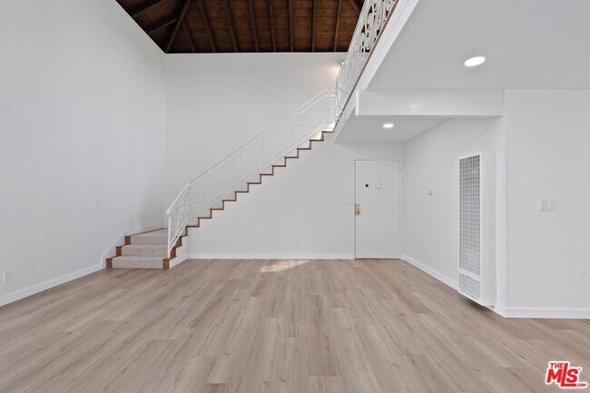 Building Photo - 122 Buccaneer St