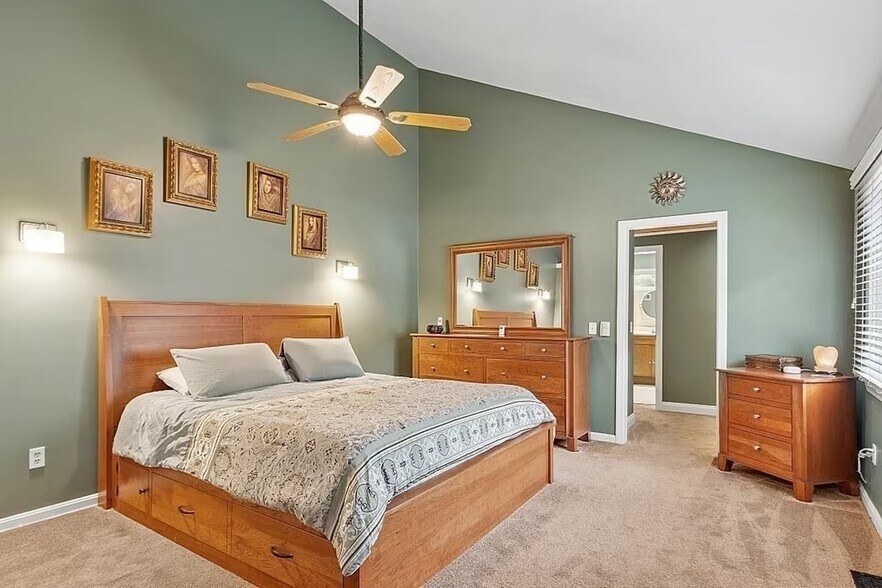 Building Photo - 68 E Bluff Rd