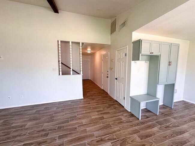 Building Photo - 505 Cambridge Dr