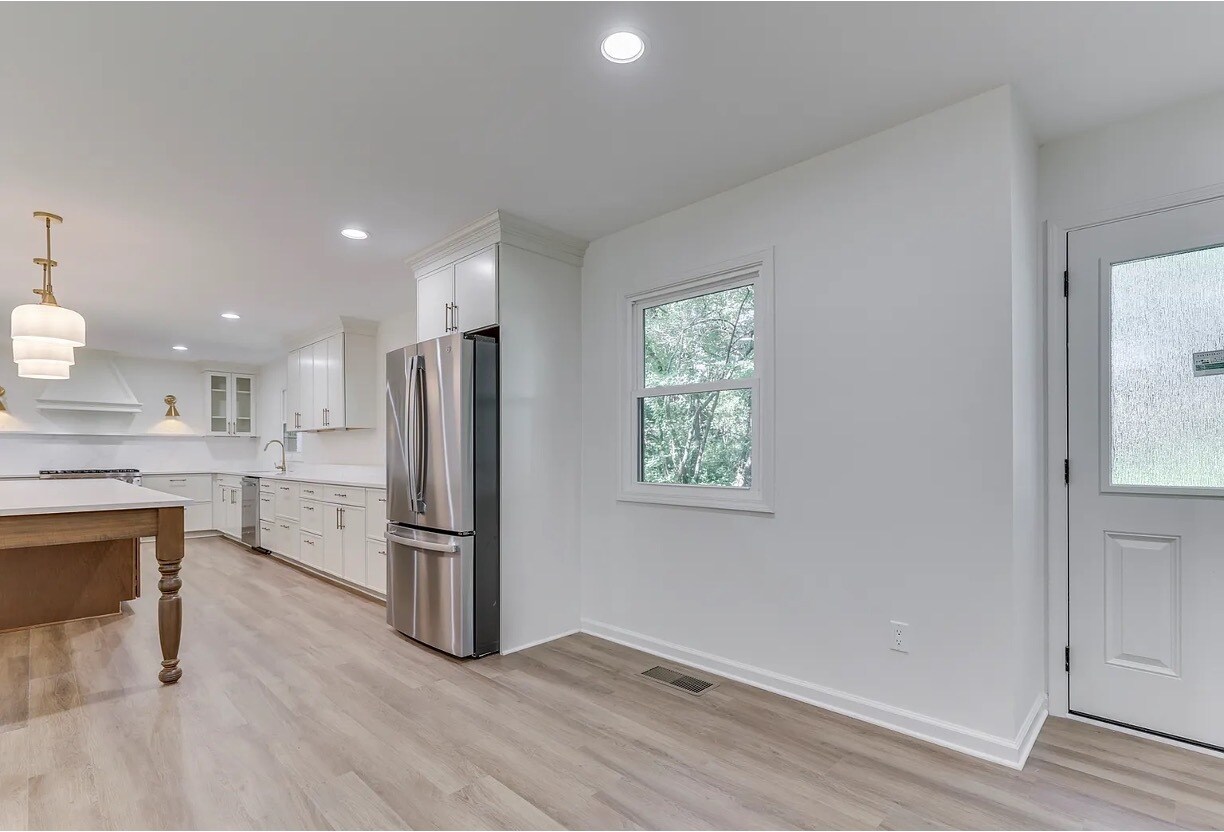 Kitche n - 11506 Rolling Springs Dr