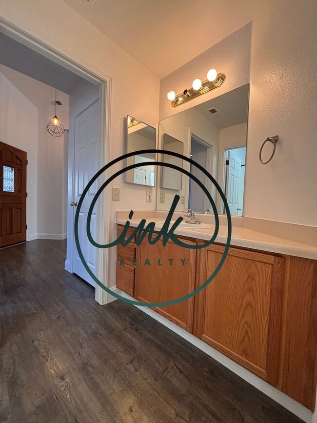 Building Photo - Beautiful home in Carson Valley