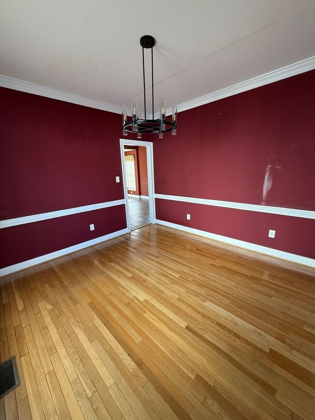 Building Photo - Large 4 Bedroom Home in Glen Allen