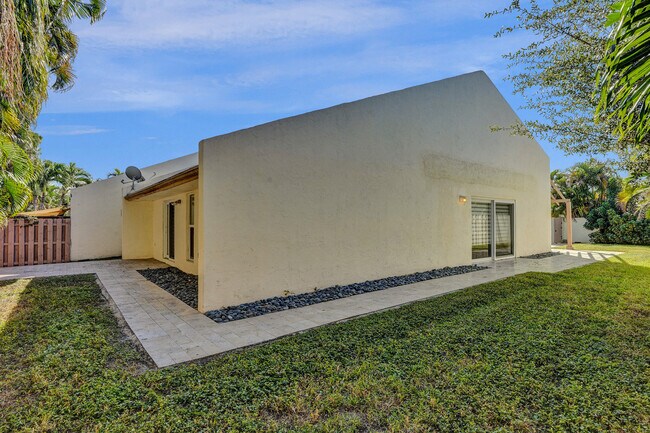 Building Photo - 21760 Contado Rd