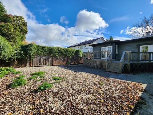 Building Photo - 715 Boyes Blvd