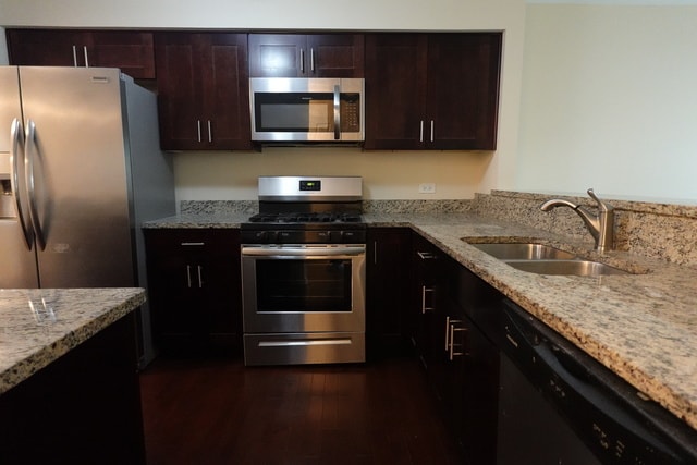 Building Photo - 1070 Woodhill Ct