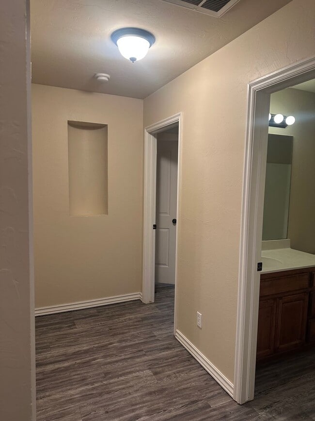 Building Photo - Beautiful 3 Bedroom Home With An In-Ground Storm Shelter!!!