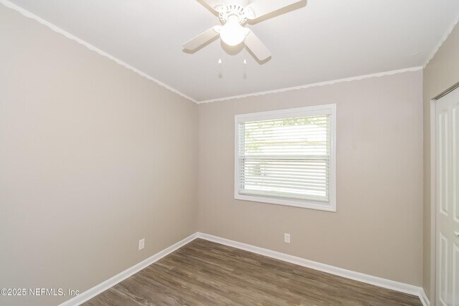 Building Photo - 780 Le Brun Dr