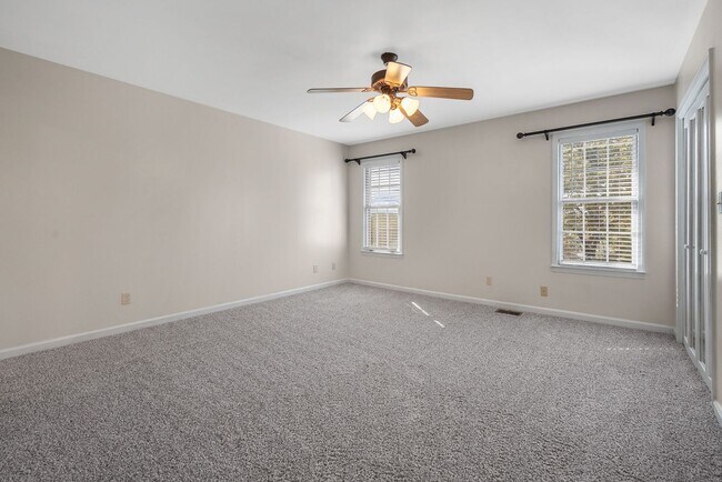 Building Photo - 2 Bedroom Condo For Rent Near Memorial Drive!