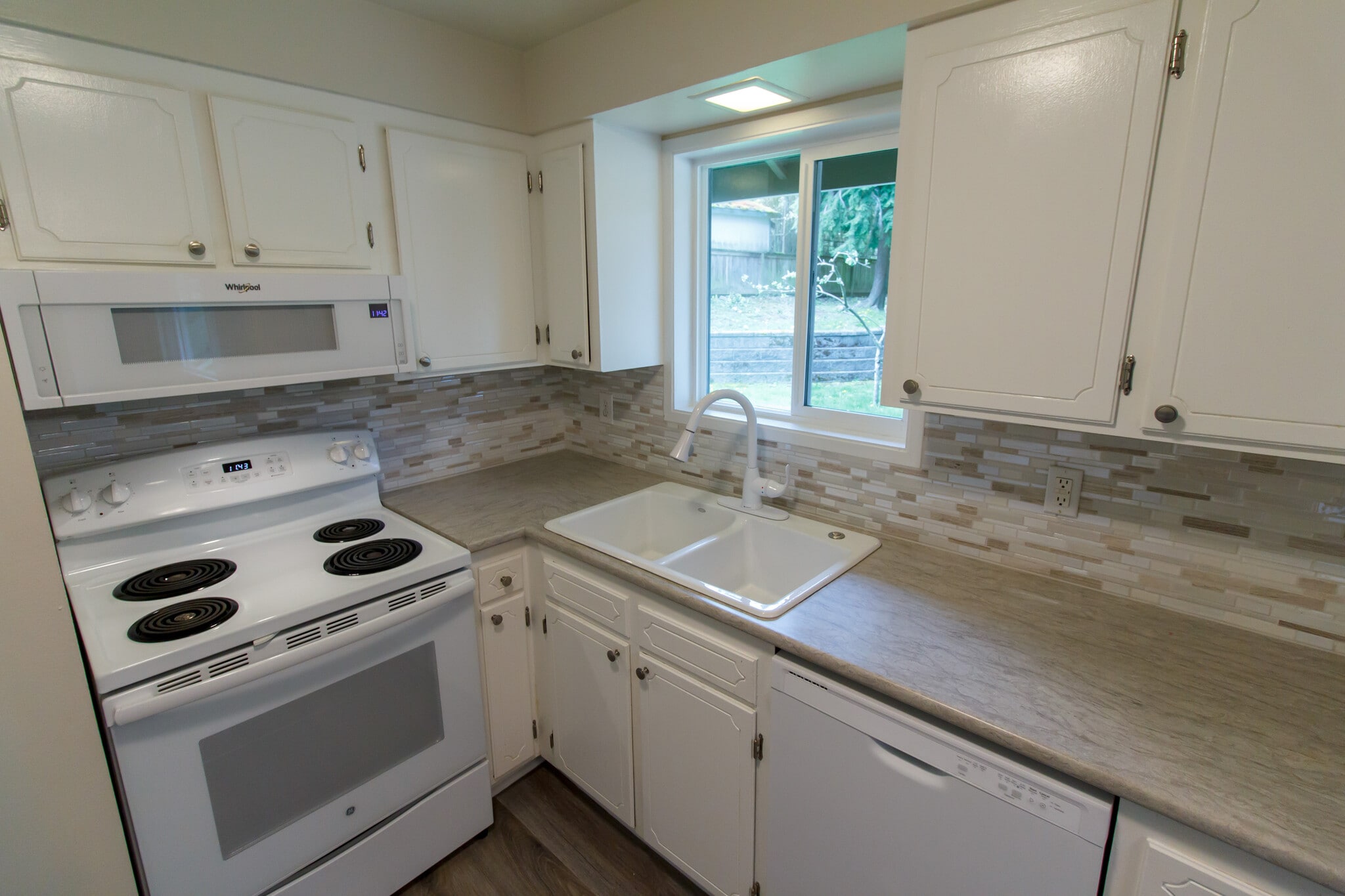 Kitchen - 2549 Yew Street Rd