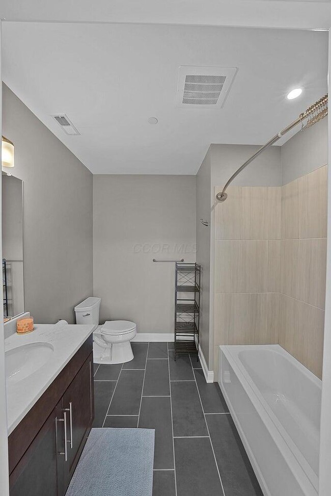 Building Photo - 250 W Spring St