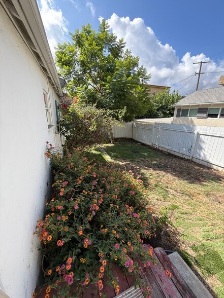 Building Photo - 11636 Valley Spring Ln