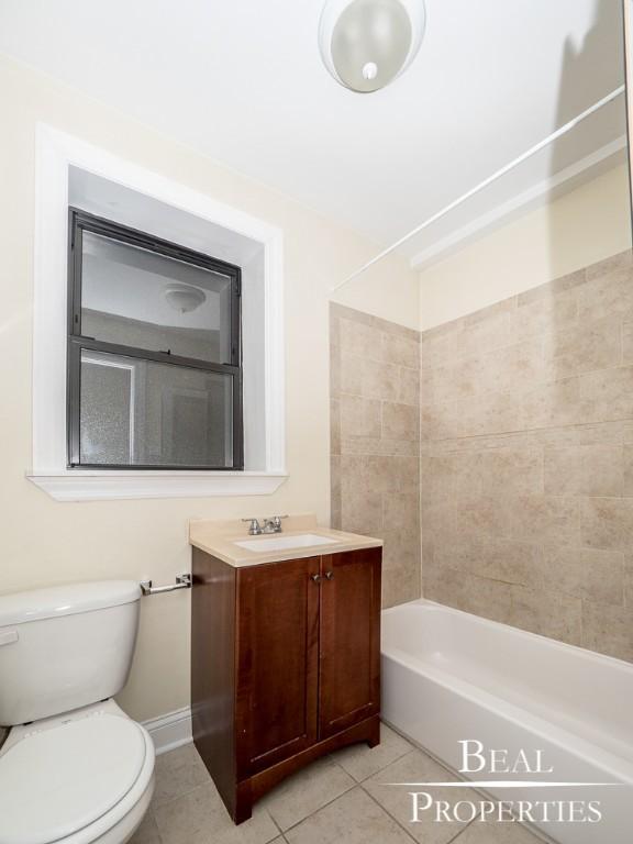 Building Photo - 0 bedroom in CHICAGO IL 60610