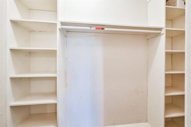 Building Photo - 16031 Birch Vale Dr