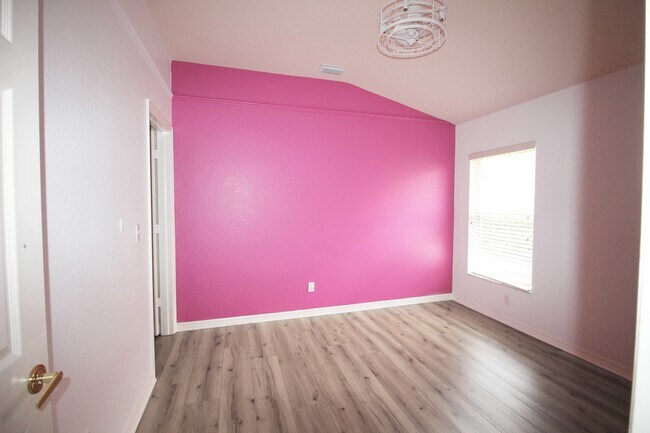 Building Photo - 6428 Waverly Green Way