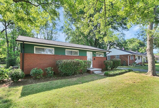 Building Photo - 2244 English Dr