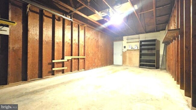 Building Photo - 25 Village Dr