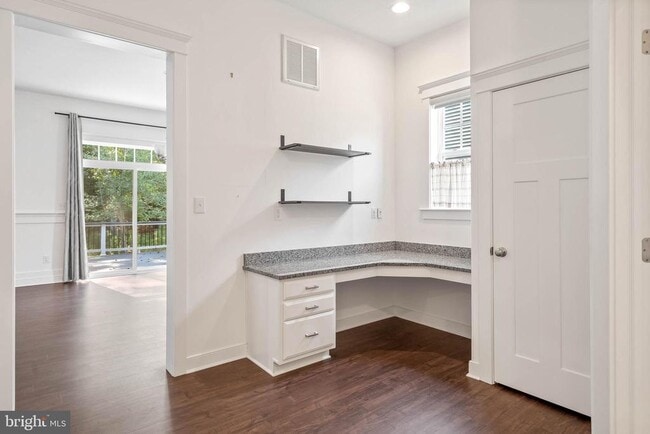Building Photo - 22395 Arbor Cir