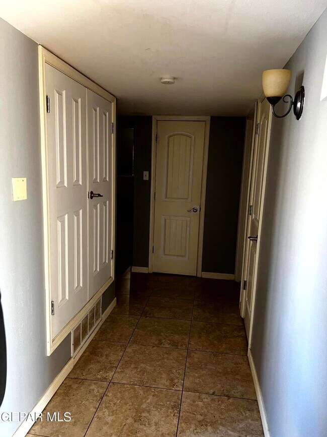 Building Photo - 112 De Leon Dr
