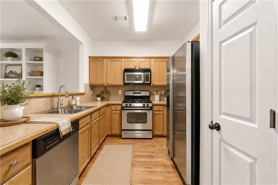 Building Photo - 1699 Southgate Mill Dr