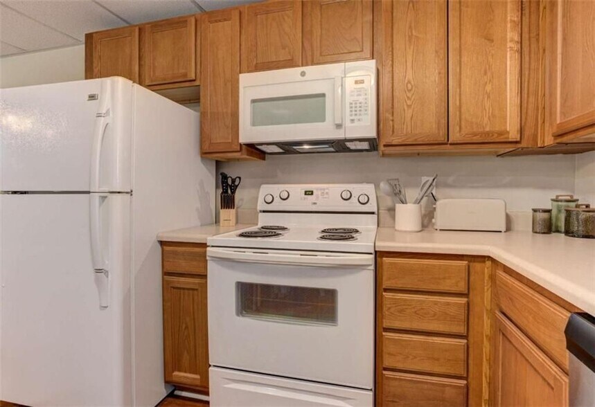 Building Photo - 2535 Hickory Rd