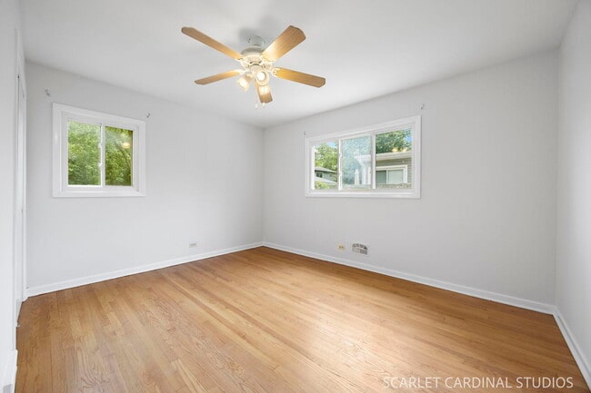 Building Photo - 569 S Park Rd