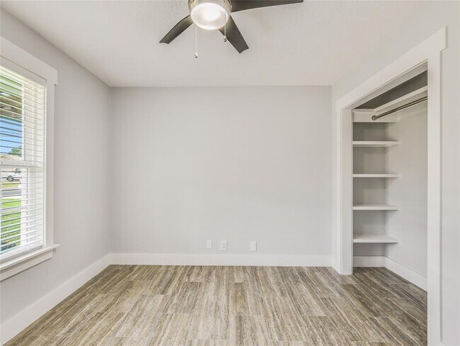 Building Photo - 801 Central Dr
