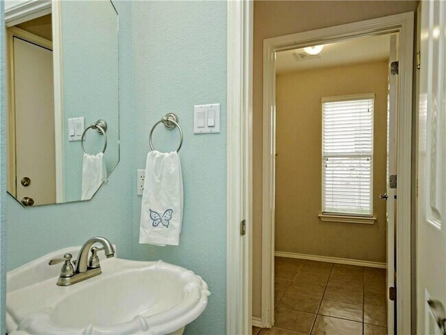 Building Photo - 11113 Crazy Well Dr