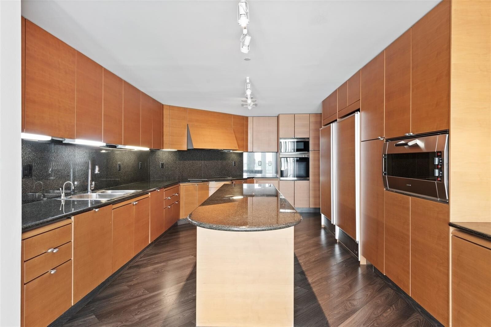 Building Photo - 1643 Brickell Ave