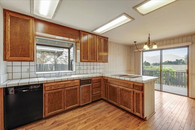 Building Photo - Sunny Carmel Two Bedroom - Carmel School D...