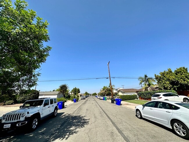 Building Photo - Beautifully Remodeled Allied Gardens Home
