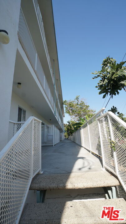 Building Photo - 844 6th St