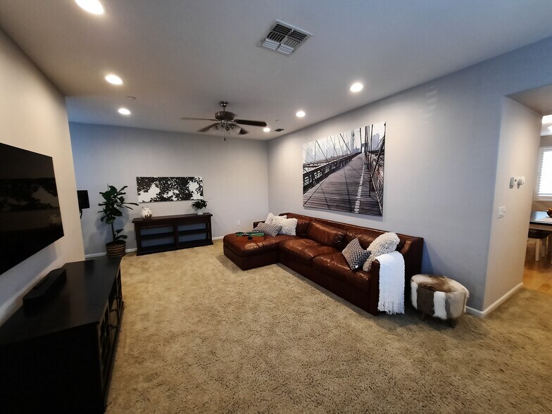 Family room - 1764 Camino Real Way