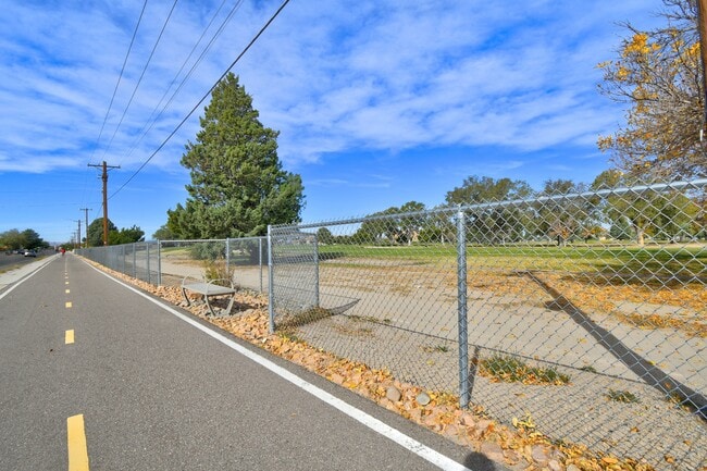 Building Photo - 436 General Patch St NE