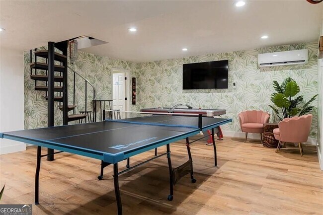 Building Photo - 42 Wooding Pl