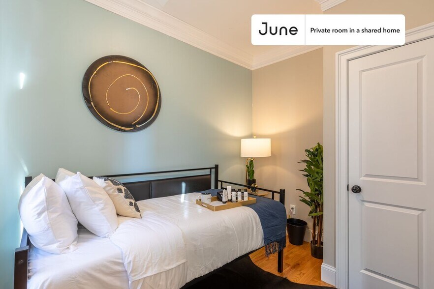 Primary Photo - Room in Shared 3 bed/1 bath home