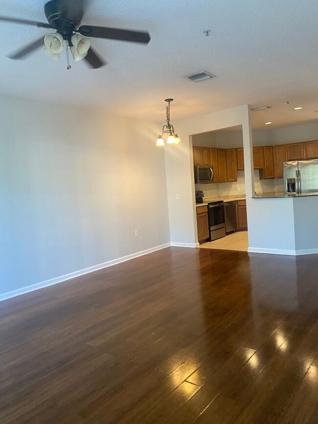 Building Photo - Baldwin Park: Gorgeous 2nd Floor Condo wit...