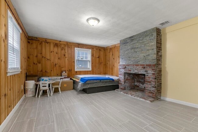 Building Photo - 74 Heywood Ave