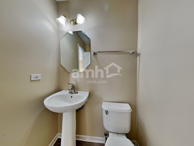 Building Photo - 388 Pheasant Chase Dr