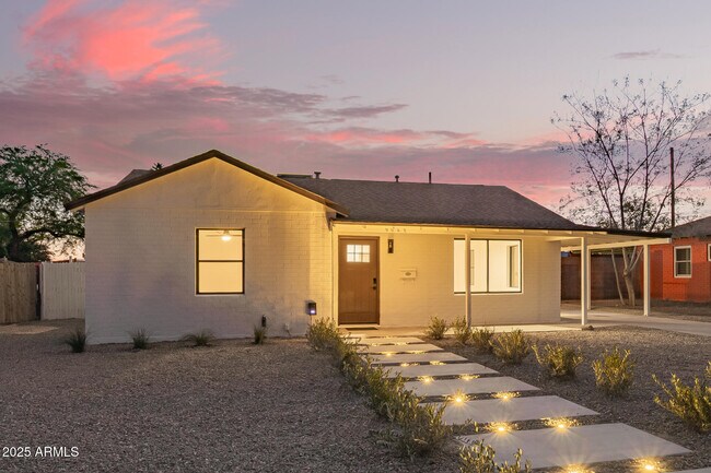 Building Photo - 9042 N 3rd Ave