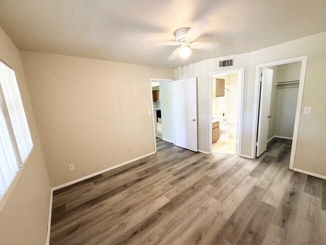 Building Photo - 4007 NW 87th Ave